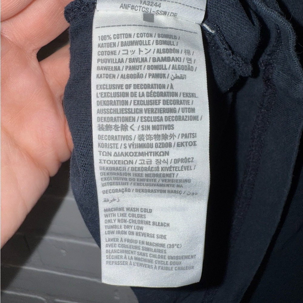 Abercrombie & Fitch Men’s Color Block Lettering Muscle Tee - Picture 11 of 11